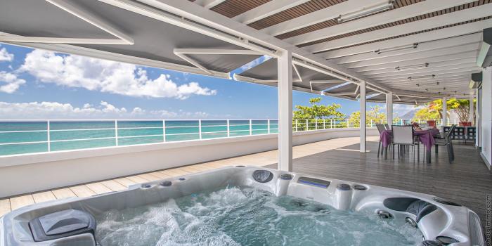 Villa luxe Martinique - Jacuzzi et terrasse